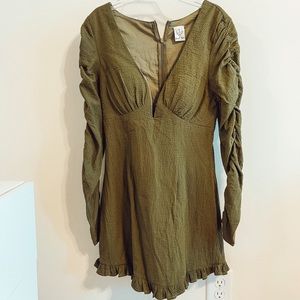 Green long sleeve dress